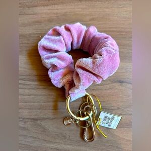 NWT, Simply Southern, 3 in 1 keychain, scrunchie, key holder, pink w sparkles